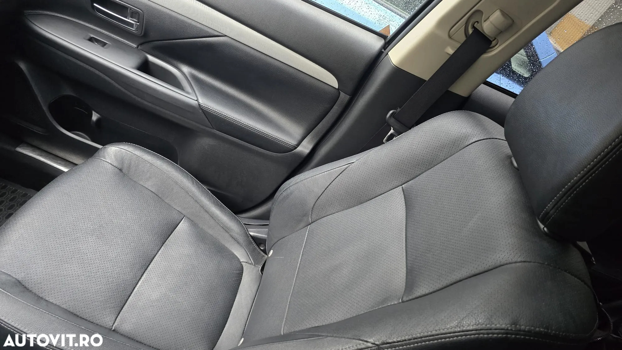 Mitsubishi Outlander 2.0 4WD Plug-In Hybrid Top - 20