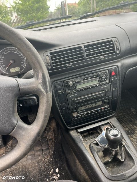 Volkswagen Passat 1.9 TDI Basis - 6