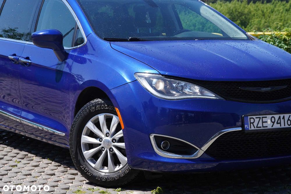 Chrysler Pacifica - 2