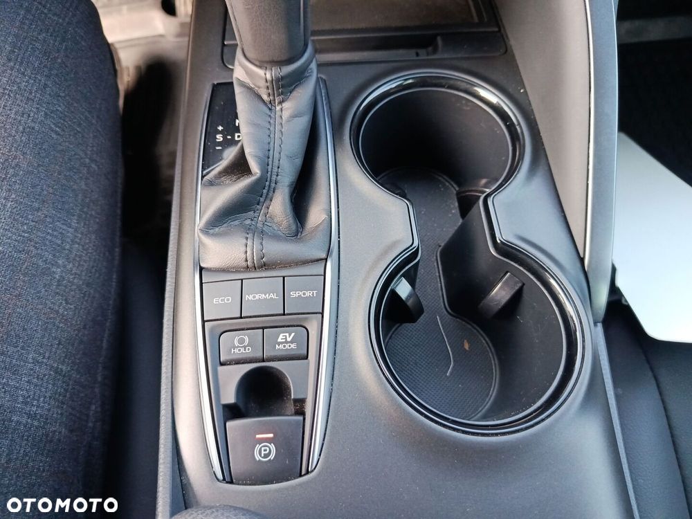 Toyota Camry 2.5 Hybrid Prestige CVT - 22