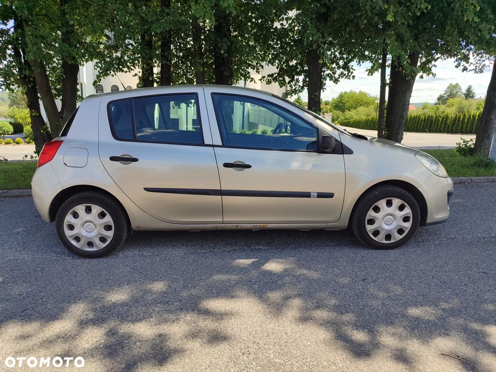 Renault Clio 1.2 16V Wind - 11