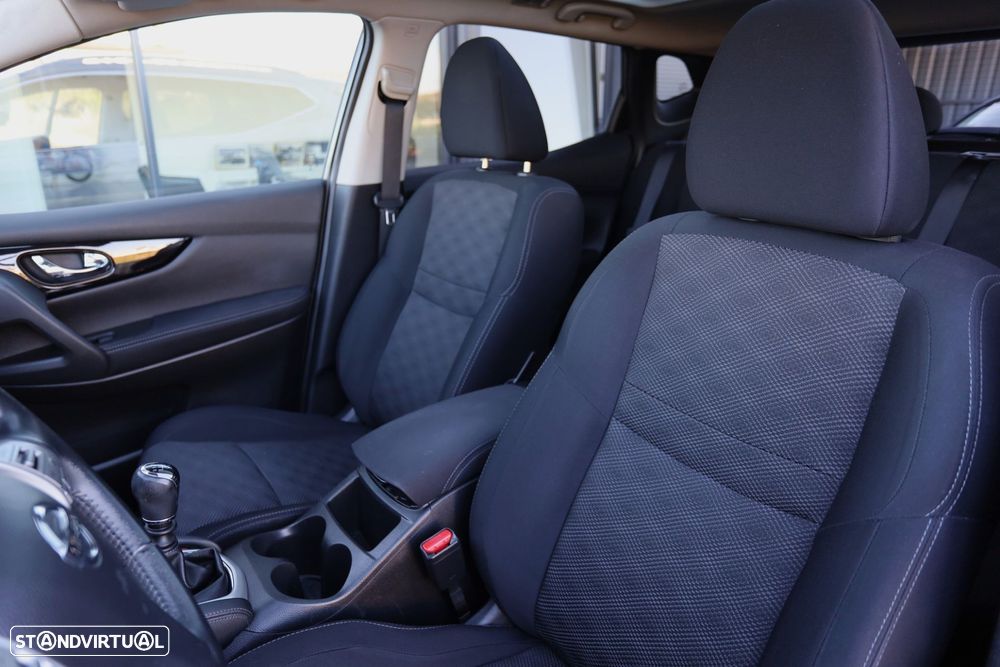 Nissan Qashqai 1.5 dCi N-Connecta 18 - 8