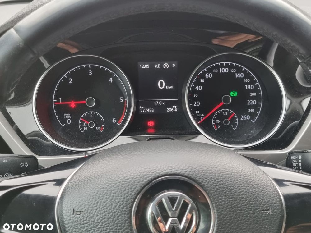 Volkswagen Touran - 10