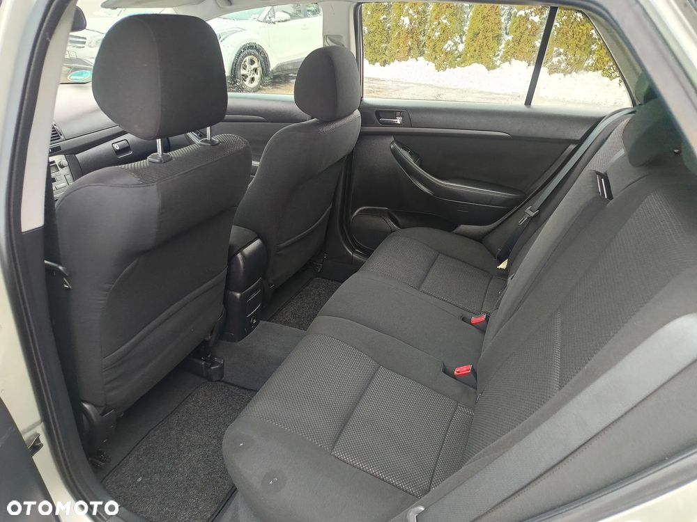 Toyota Avensis 2.0 VVT-i Edition - 24