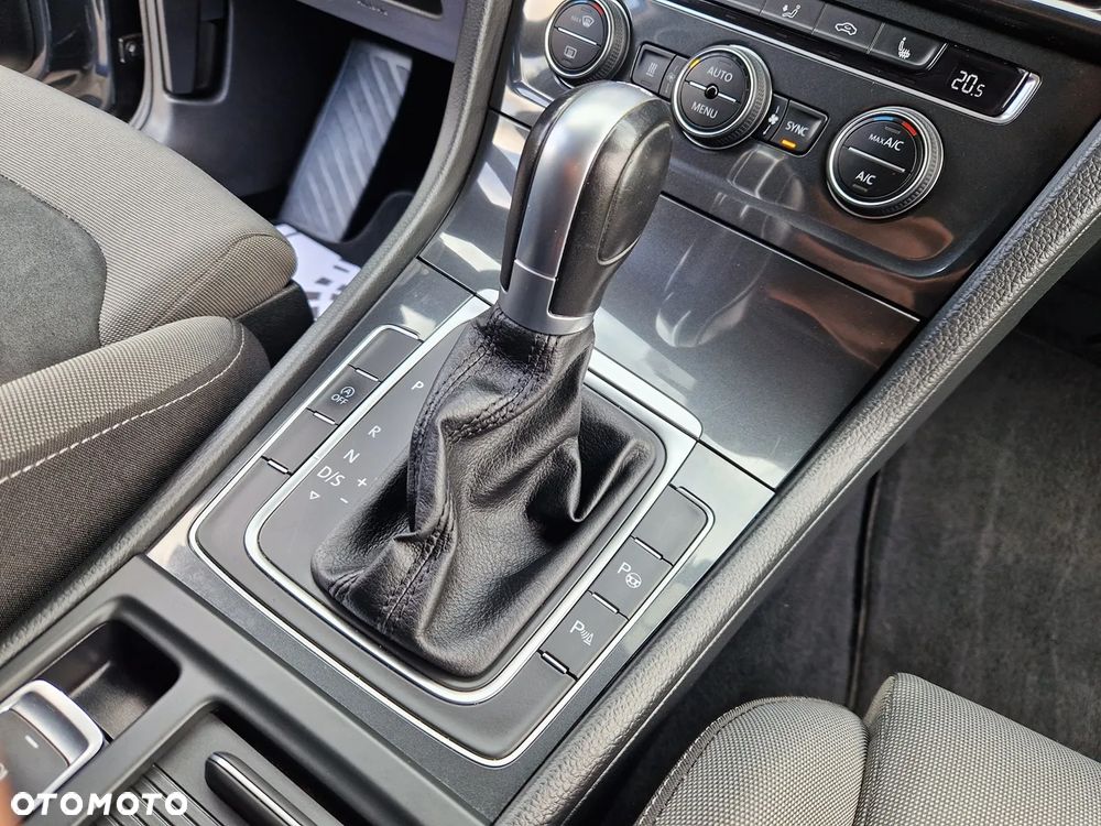 Volkswagen Golf - 29