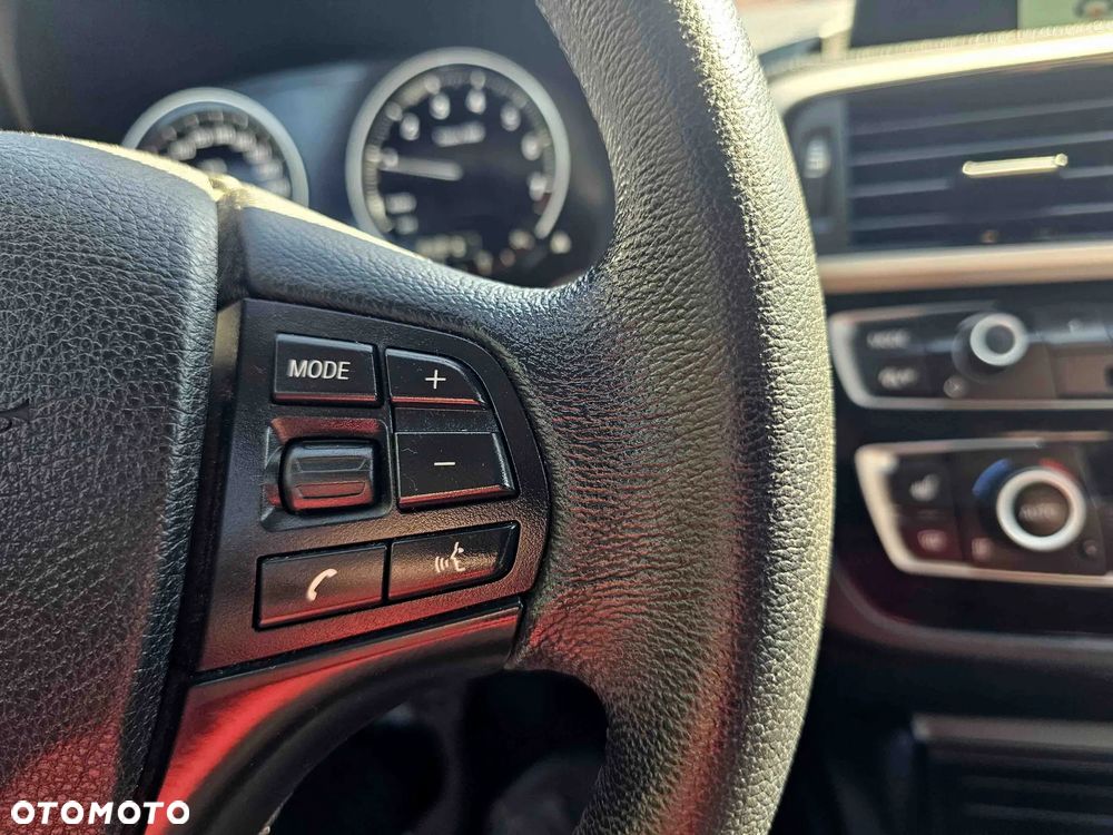 BMW Seria 1 118i Edition Metropolitan - 19