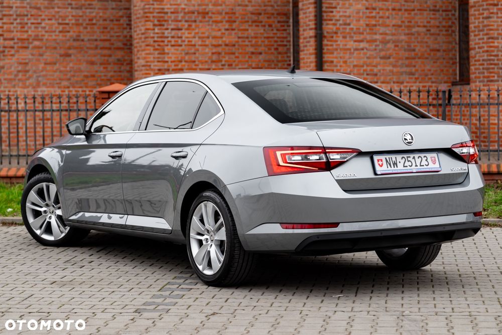 Skoda Superb 2.0 TDI DSG Ambition - 13