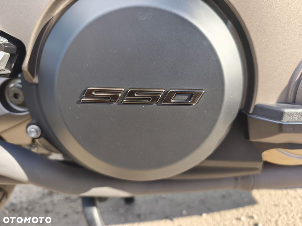 Kymco AK 550 - 12