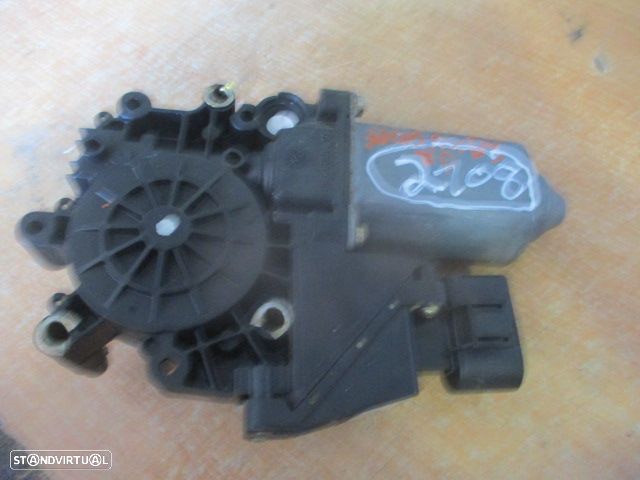 Motor Elevador Vidro 8D0959802D AUDI A4 B5 1998 1.9TDI 110CV 4P AZUL FD AUDI A4 8D 1999 1.9TDI 110CV 4P PRETO FD - 1