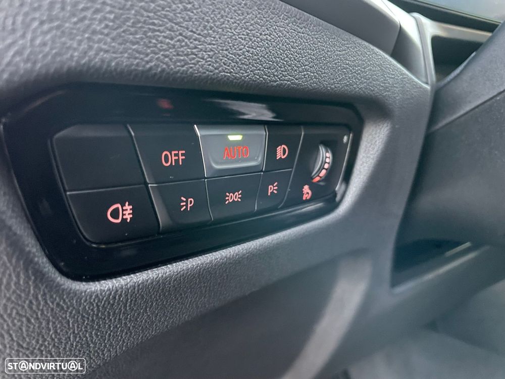 BMW 318 d Touring Auto - 33