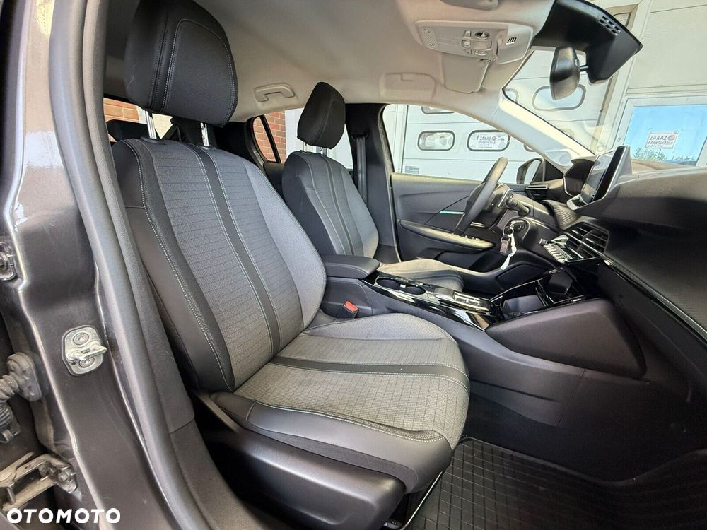 Peugeot 208 - 13