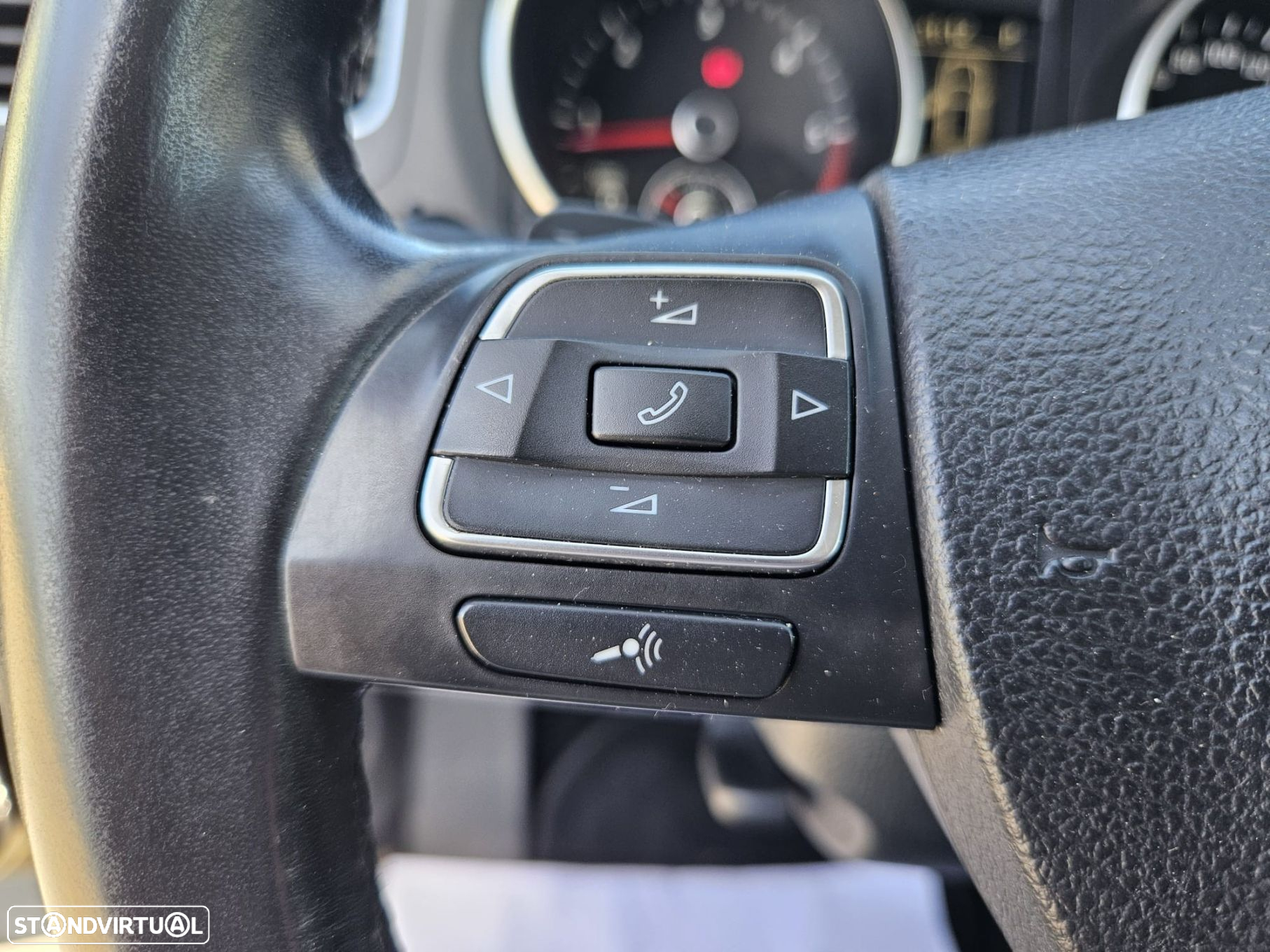VW Golf 1.6 TDi Highline DSG - 33