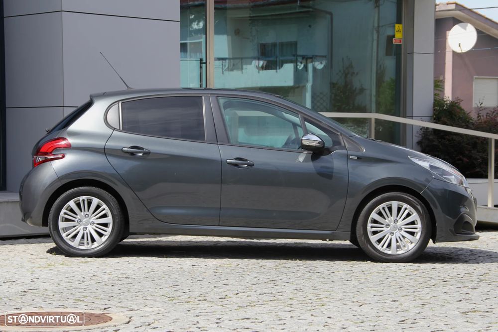 Peugeot 208 1.2 PureTech Style foto 2
