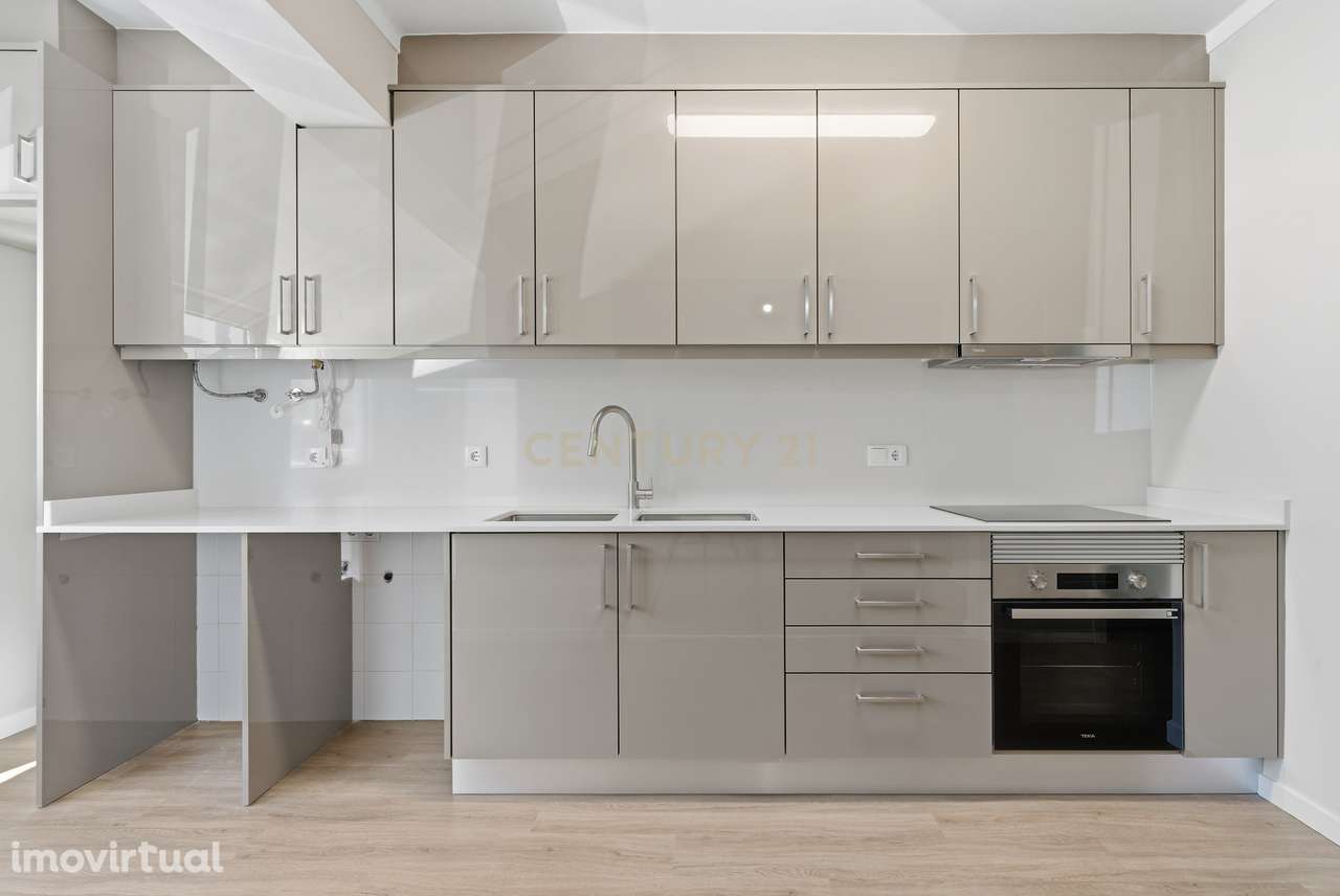 Apartamento moderno e renovado com três quartos no centro da Lourinhã - Grande imagem: 3/29