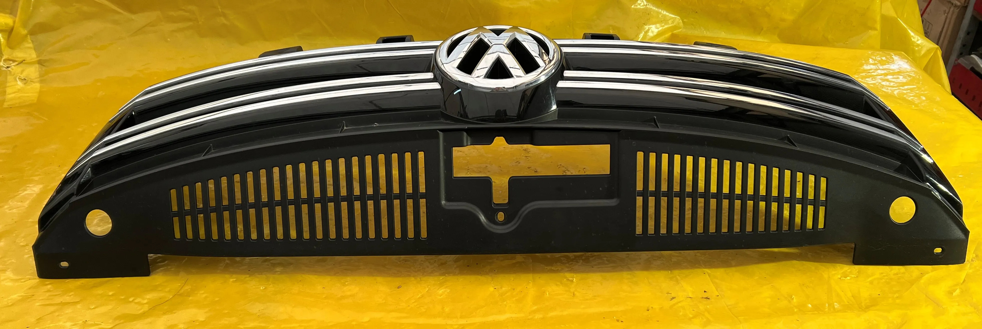 GRILL ATRAPA ORYGINAŁ VW TIGUAN LIFT 5N0853653E - 4