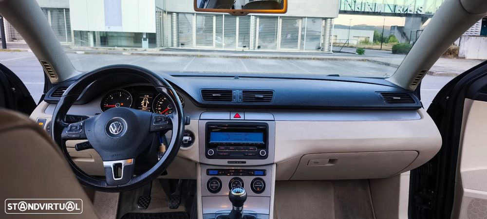VW Passat Variant 2.0 TDI 4M Confortline - 13