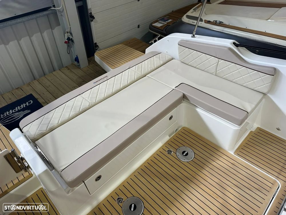 Quicksilver Activ 875 Sundeck - 17