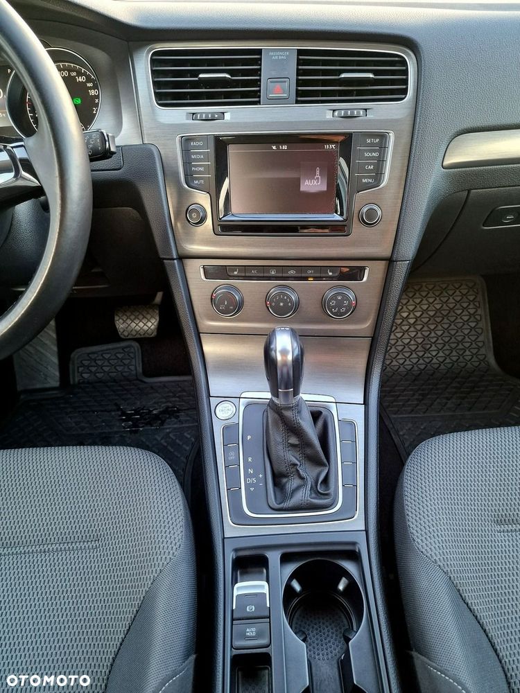 Volkswagen Golf - 25