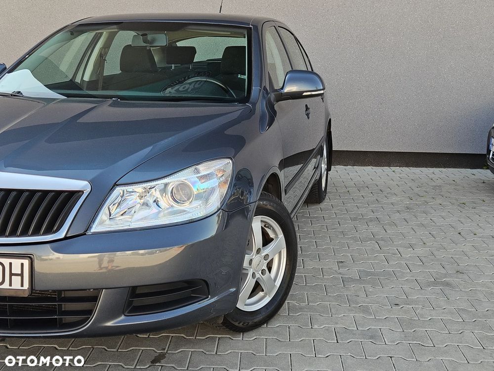 Skoda Octavia 1.6 Ambiente - 11
