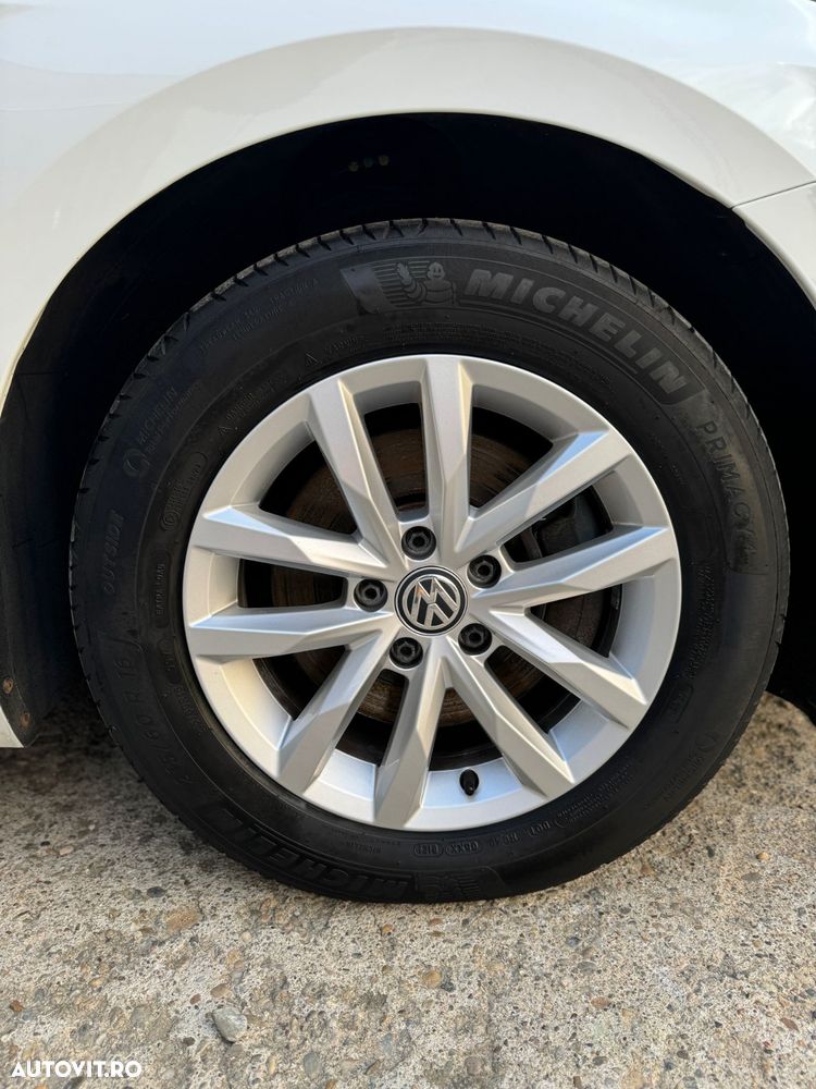 Volkswagen Passat 2.0 TDI SCR DSG (BlueM Tech) Comfortline - 11