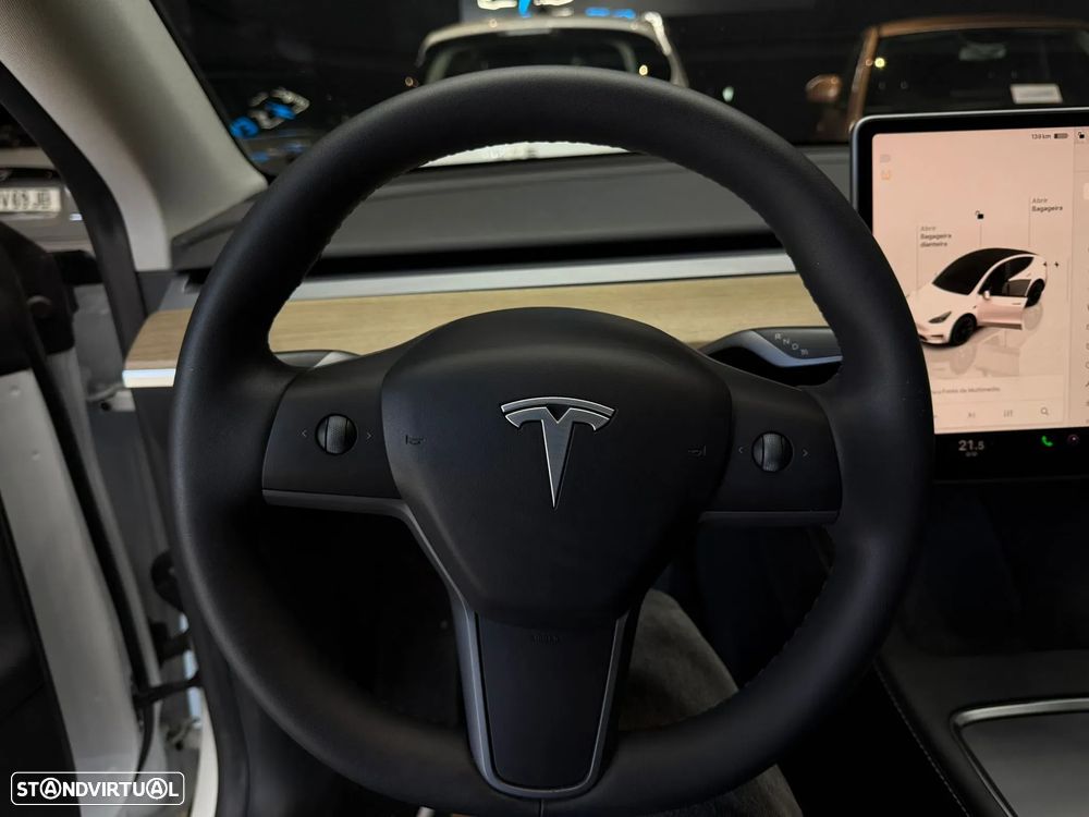 Tesla Model Y Long Range Dual Motor AWD - 11