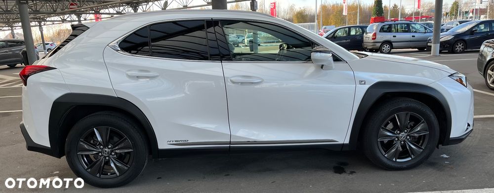 Lexus UX - 10