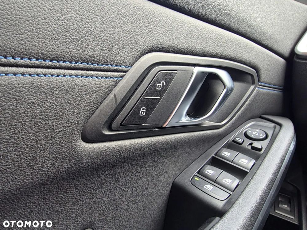 BMW Seria 3 330i xDrive M Sport - 22