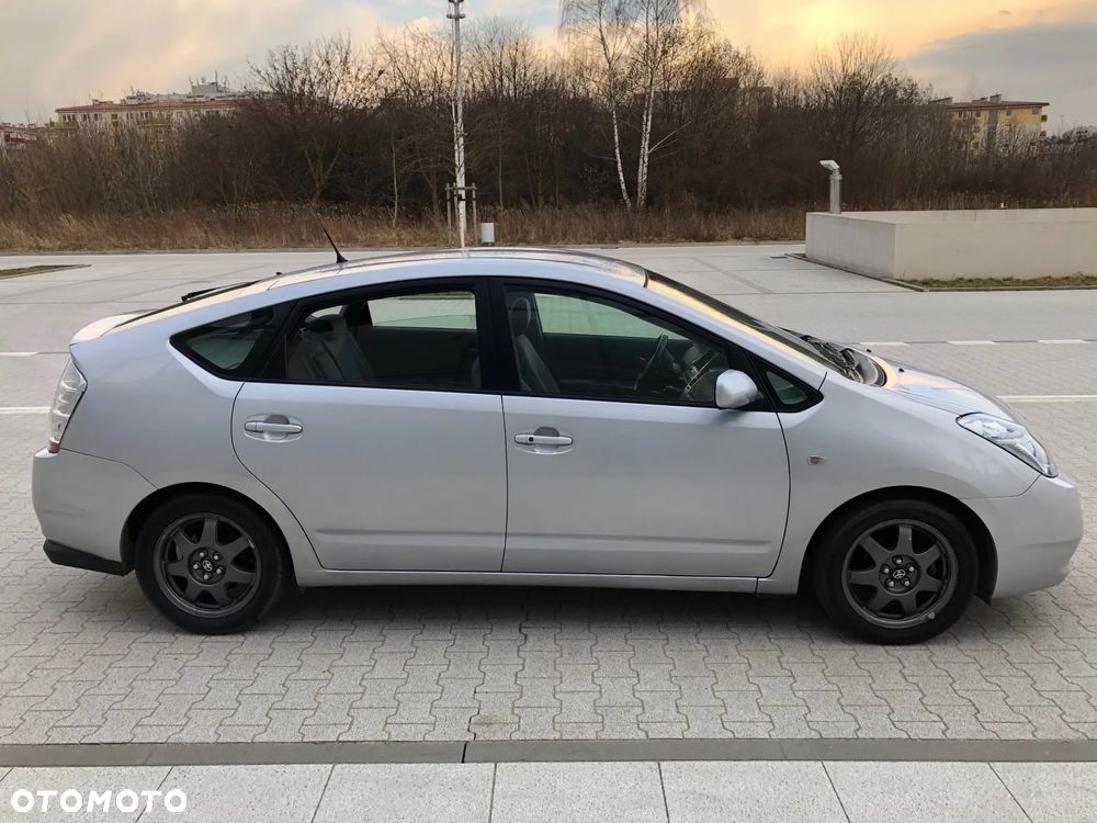 Toyota Prius 1.5 VVT-i Sol - 3