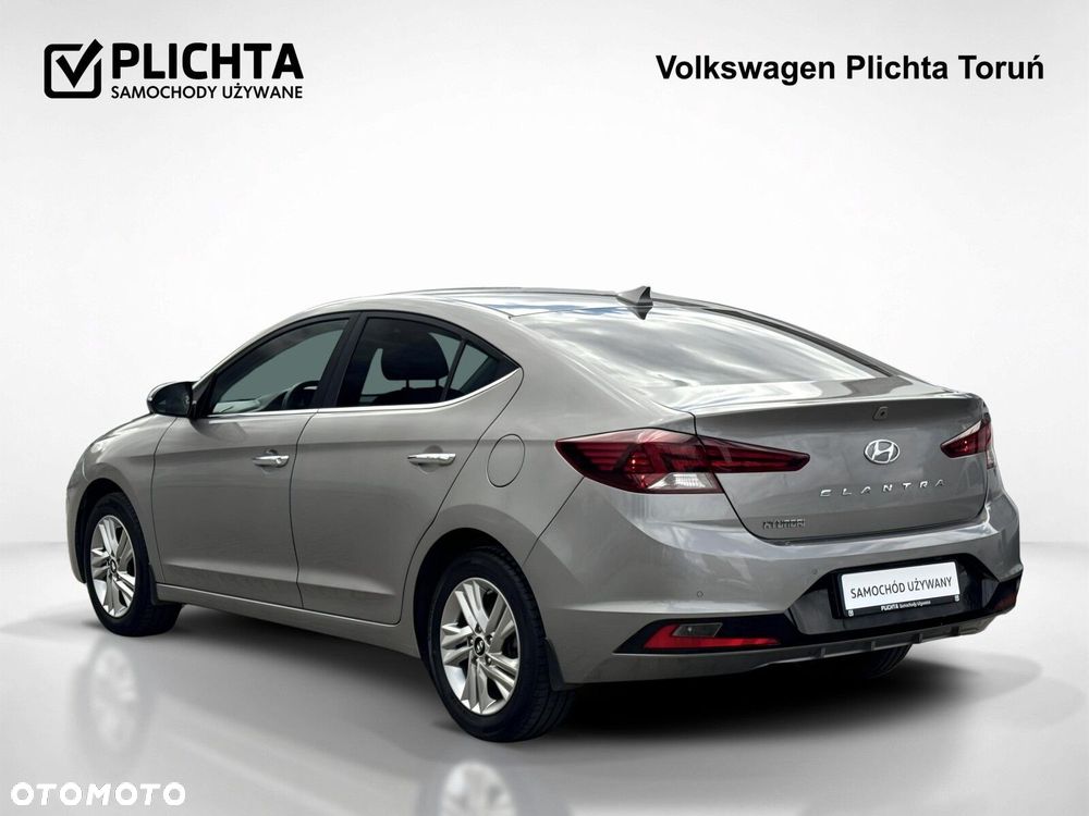 Hyundai Elantra 1.6 Comfort - 9