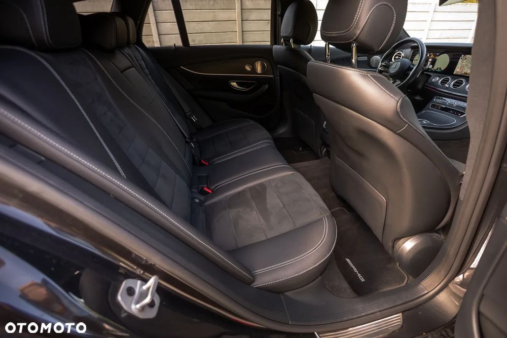 Mercedes-Benz Klasa E 300de 4Matic 9G-TRONIC - 22