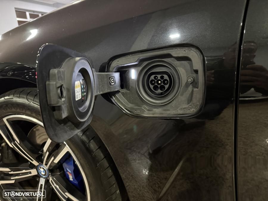 BMW 330 e Aut. M Sport - 32