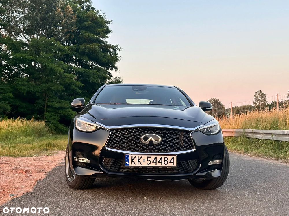 Infiniti Q30 1.6t Business 7DCT - 4