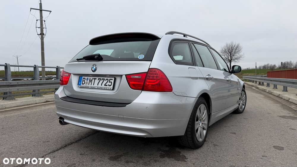 BMW Seria 3 320d xDrive - 32