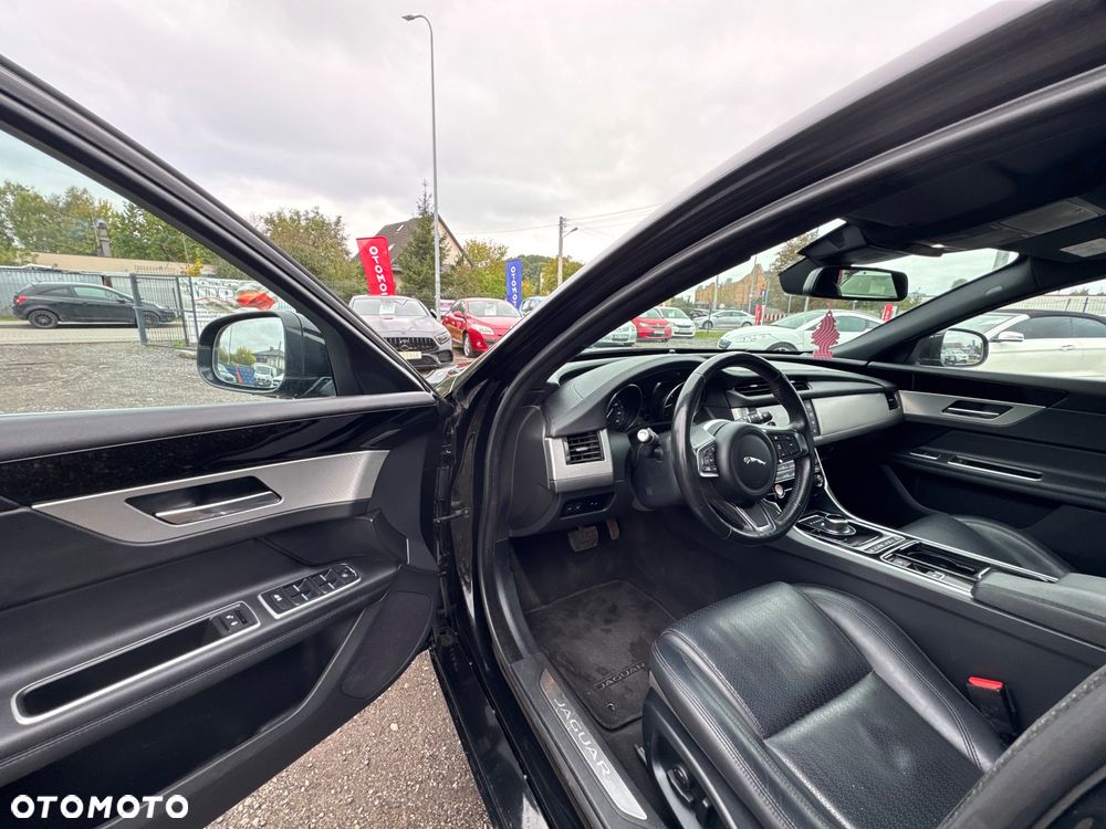 Jaguar XF 2.0 i4D Pure - 24