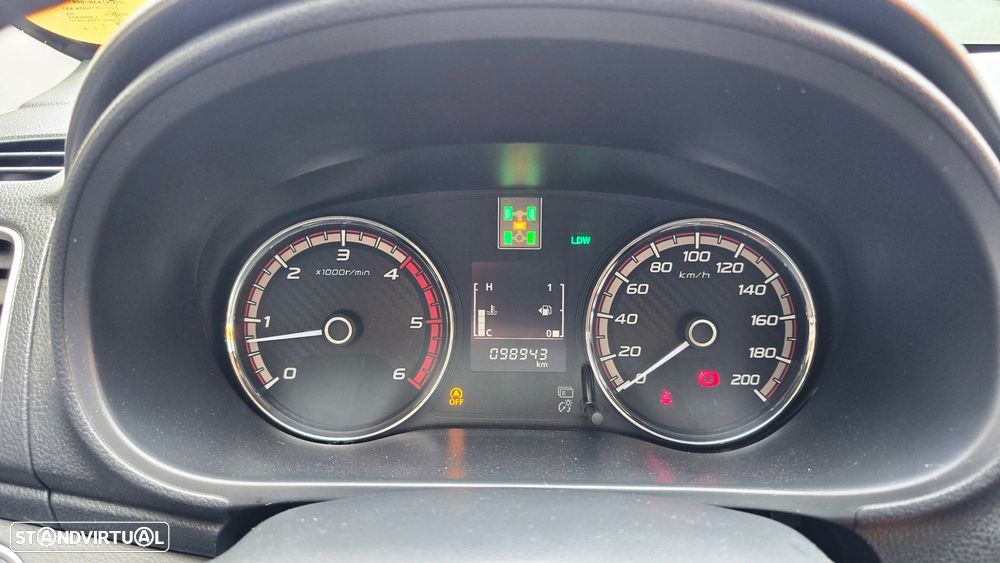 Mitsubishi L200 2.4 DI-D CD Intense Sportbox Strakar 4WD — fotografia 4