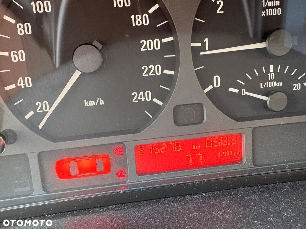 BMW Seria 3 316i - 8