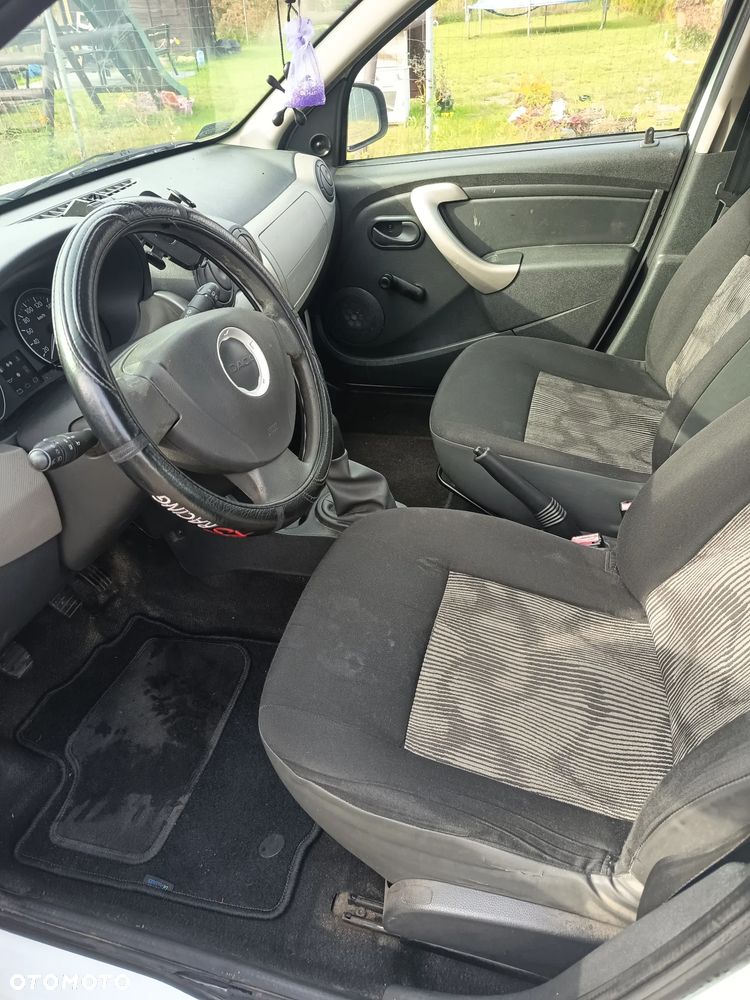 Dacia Sandero - 5