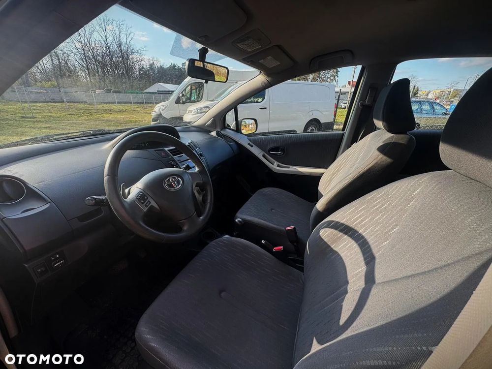 Toyota Yaris - 11