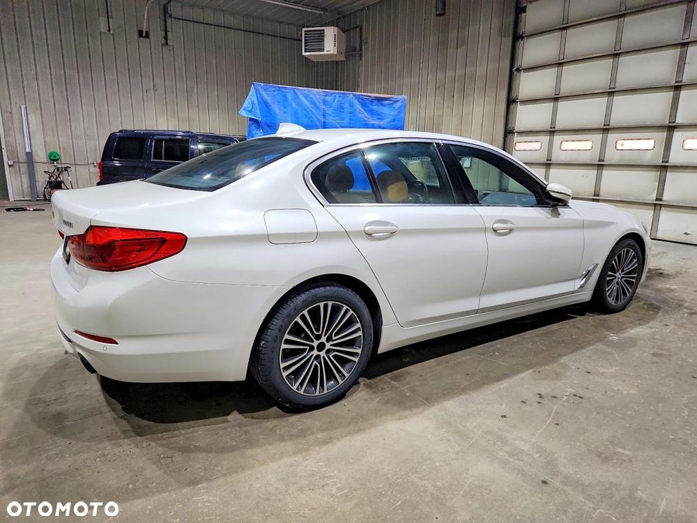 BMW Seria 5 530i xDrive Sport Line - 4