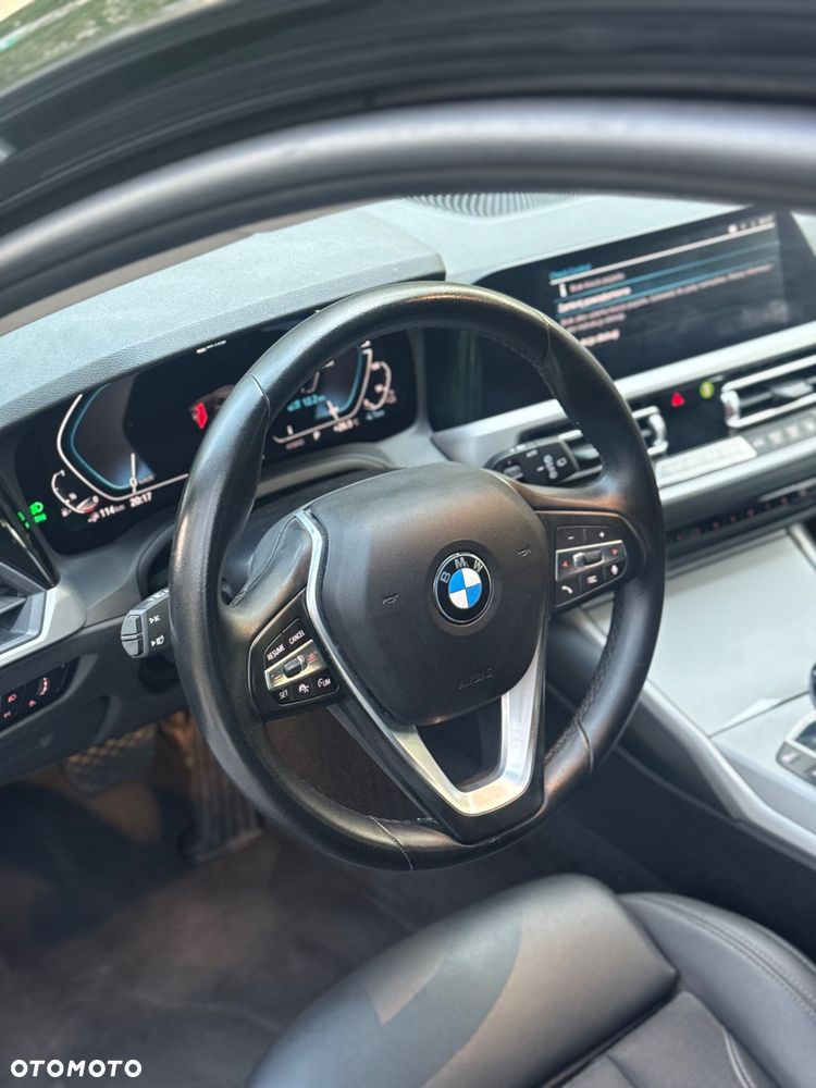 BMW Seria 3 330e M Sport sport - 28