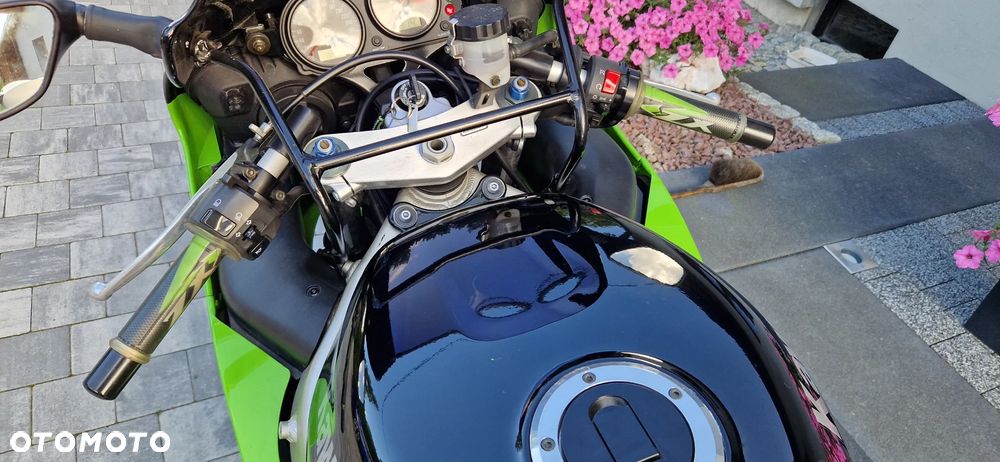 Kawasaki ZXR - 12