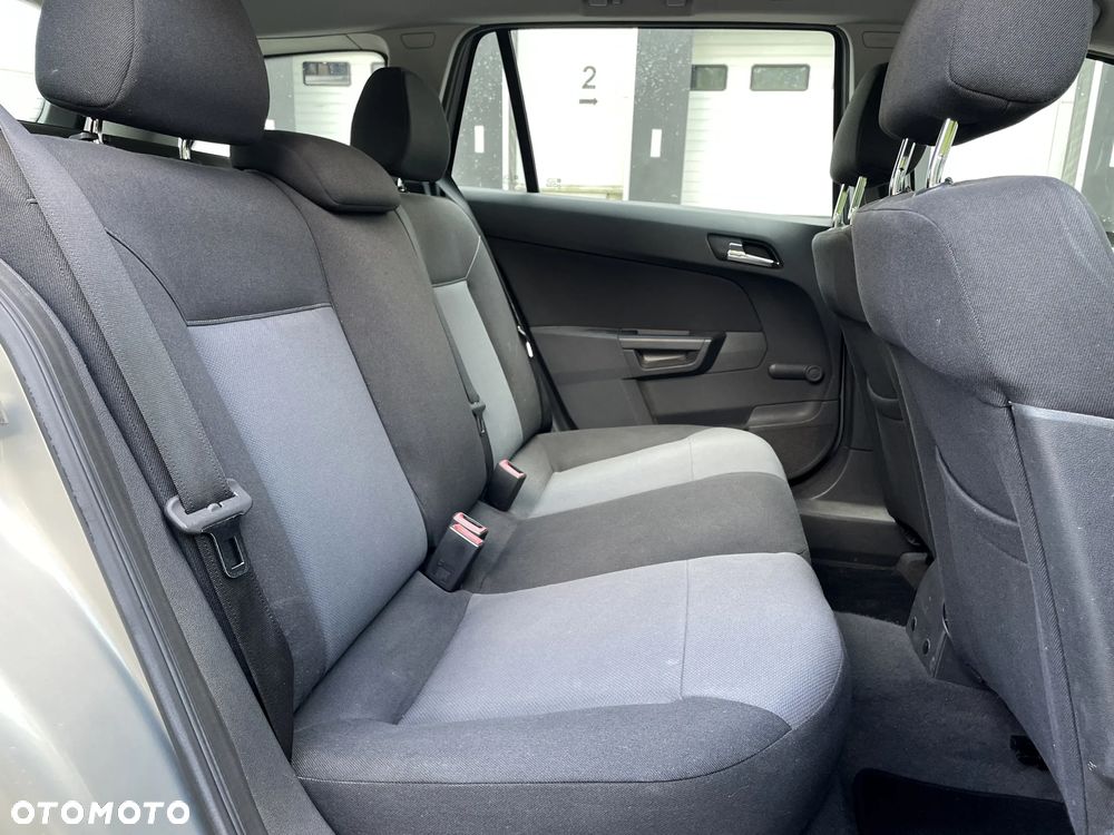 Opel Astra 1.8 Caravan - 33