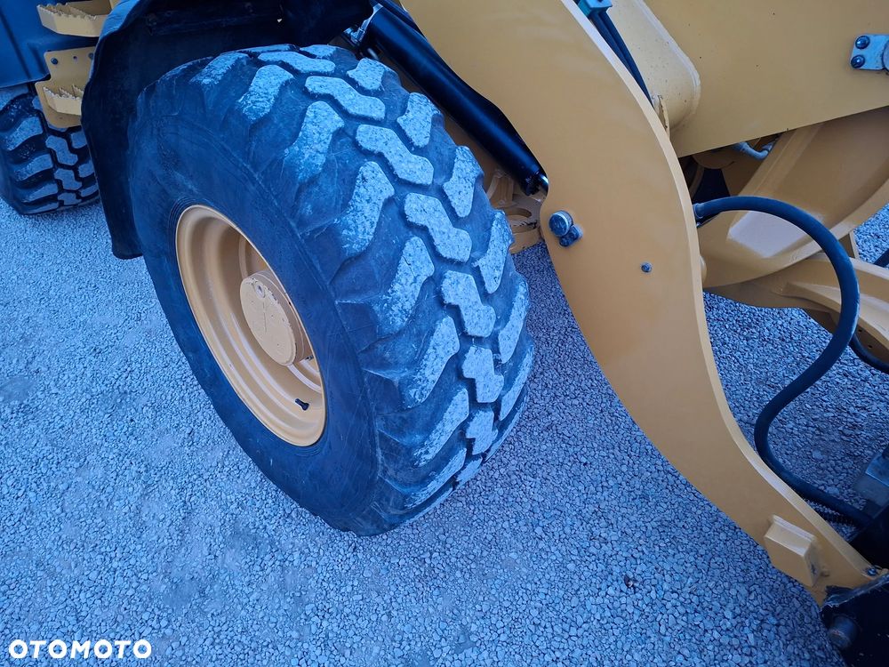 Caterpillar CAT 908 M - 15