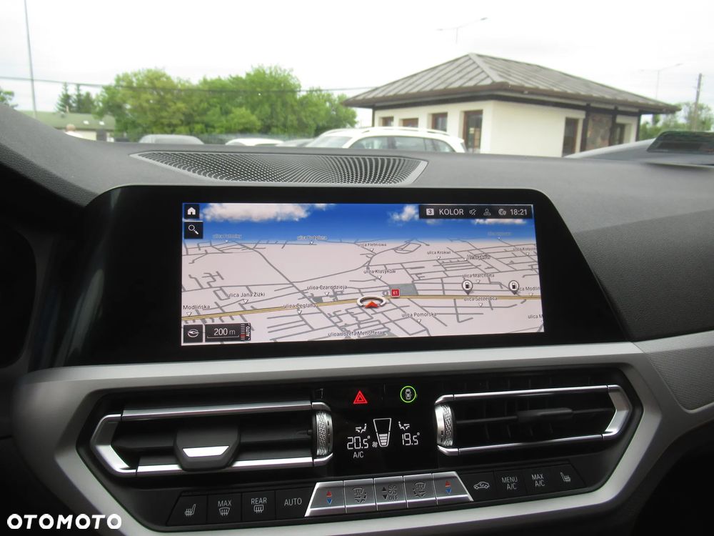 BMW Seria 3 330i xDrive - 19