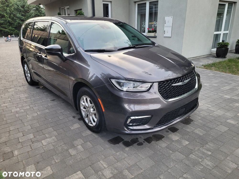 Chrysler Pacifica - 1