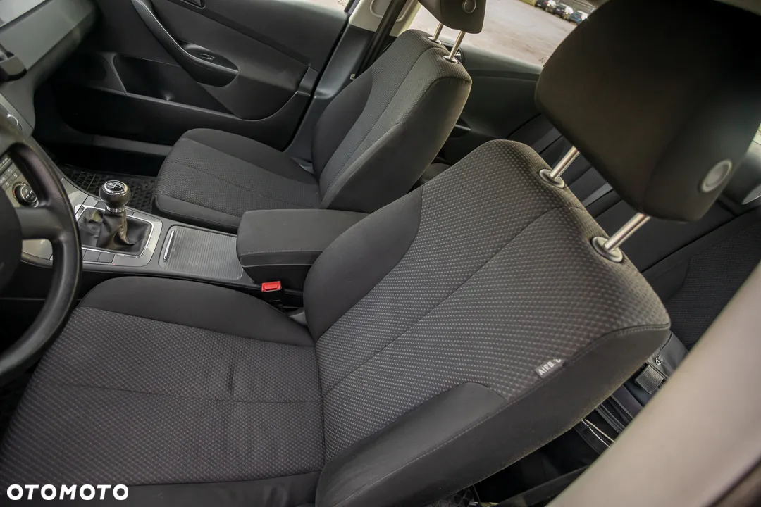 Volkswagen Passat 1.6 Comfortline - 14