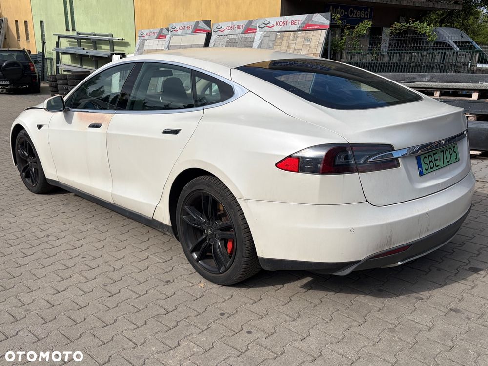 Tesla Model S - 5