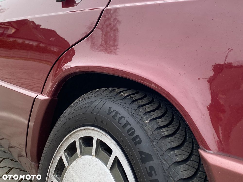 Mercedes-Benz W201 (190) - 10