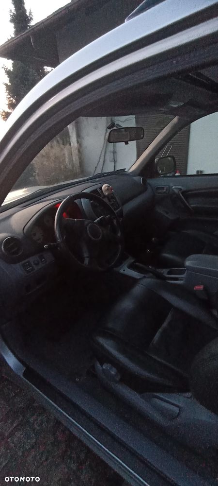 Toyota RAV4 - 8