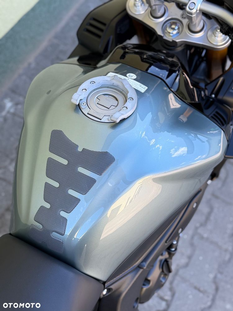 Yamaha FZ - 17
